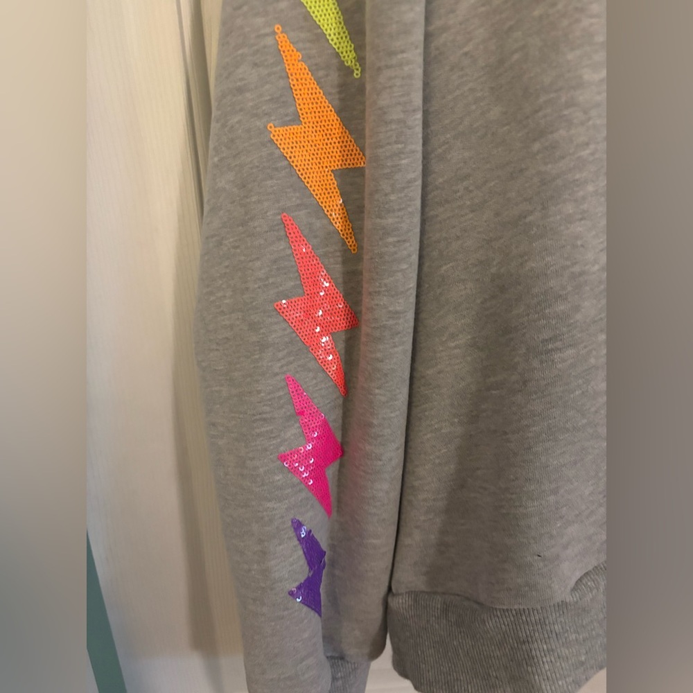 QOS Grey Lighting bolt sweatshirt. EUC Size Medium - Picture 4 of 4